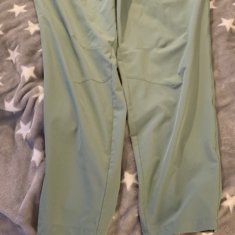 Fabletics green with pink trim on top Womems size large with back pocket - Picture 4 of 10